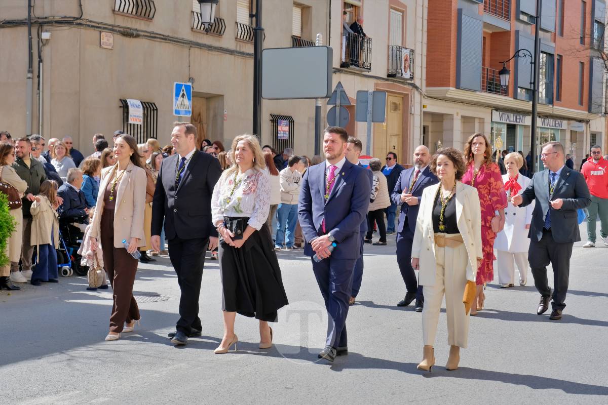 El sol acompaña el Camino del Calvario en una mañana multitudinaria de Viernes Santo
