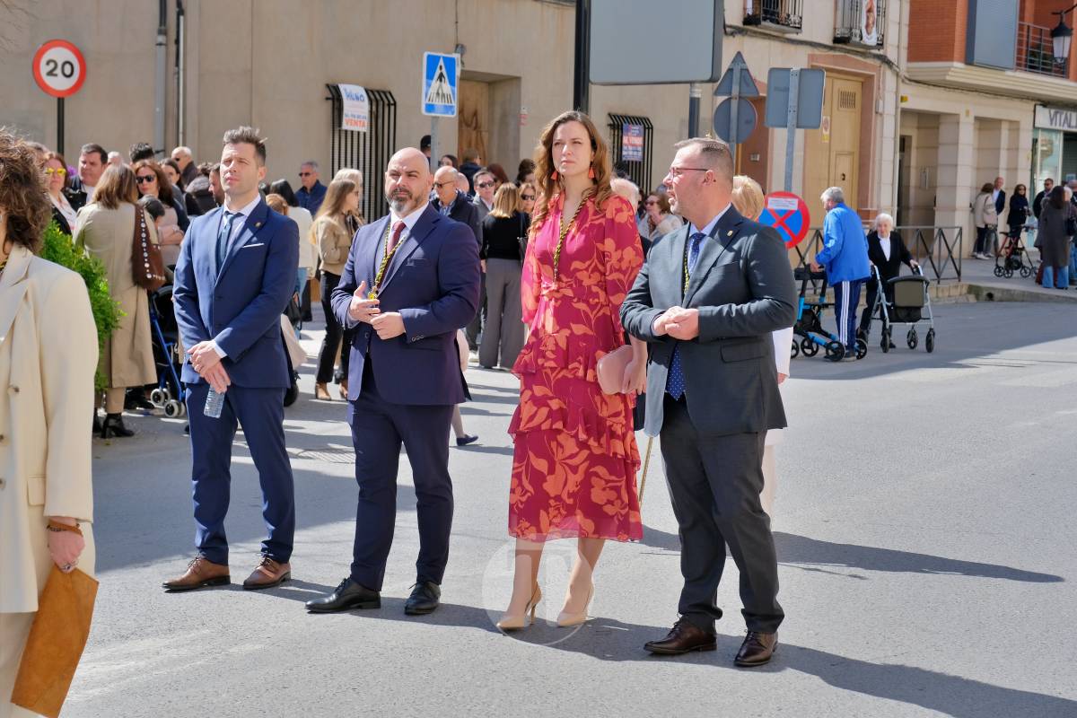 El sol acompaña el Camino del Calvario en una mañana multitudinaria de Viernes Santo