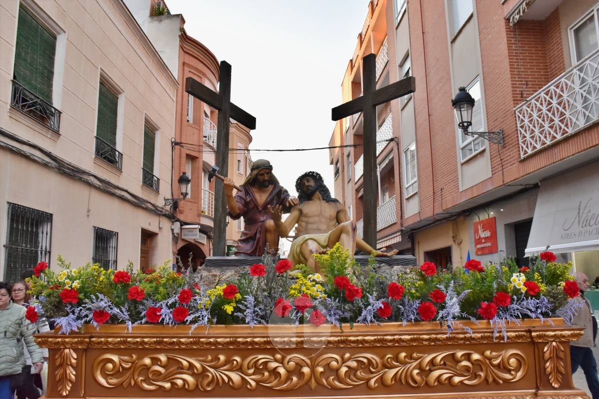 Solemnidad en las calles de Tomelloso con la procesión del Entierro de Cristo
