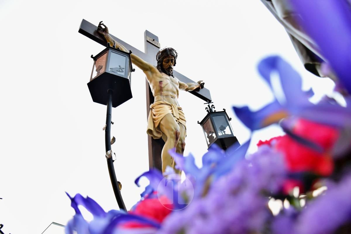 Solemnidad en las calles de Tomelloso con la procesión del Entierro de Cristo