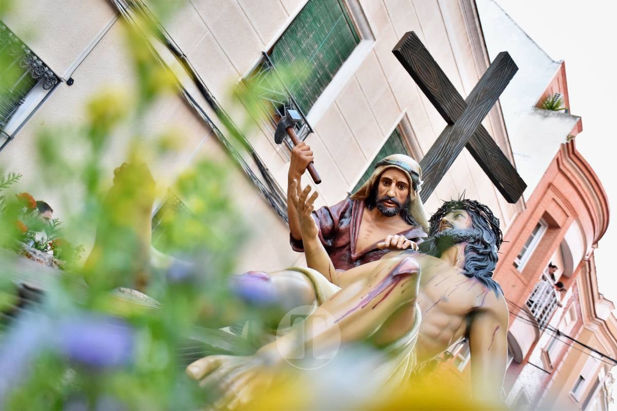 Solemnidad en las calles de Tomelloso con la procesión del Entierro de Cristo