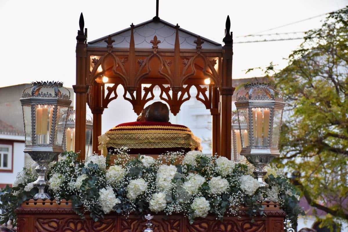 Solemnidad en las calles de Tomelloso con la procesión del Entierro de Cristo