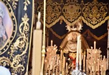 Solemnidad en las calles de Tomelloso con la procesión del Entierro de Cristo