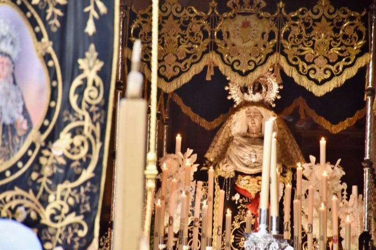 Solemnidad en las calles de Tomelloso con la procesión del Entierro de Cristo