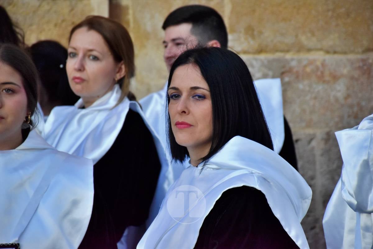 Solemnidad en las calles de Tomelloso con la procesión del Entierro de Cristo