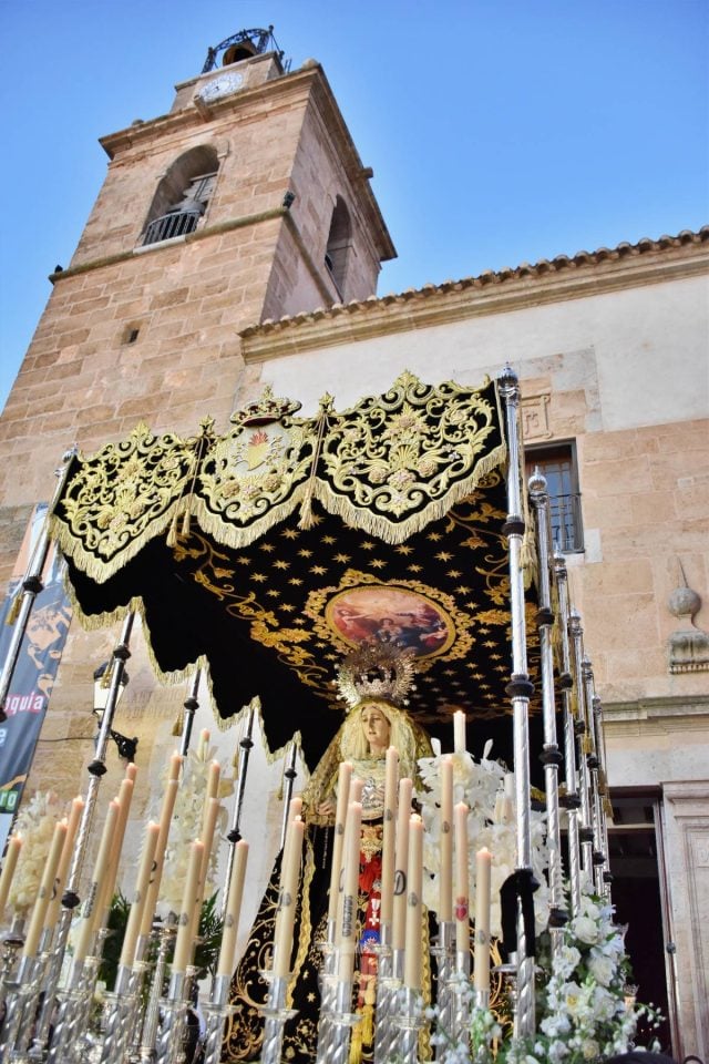 Solemnidad en las calles de Tomelloso con la procesión del Entierro de Cristo