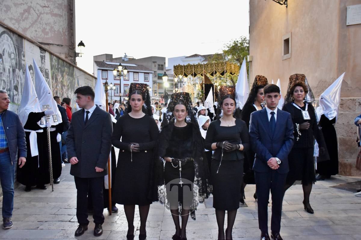 Solemnidad en las calles de Tomelloso con la procesión del Entierro de Cristo