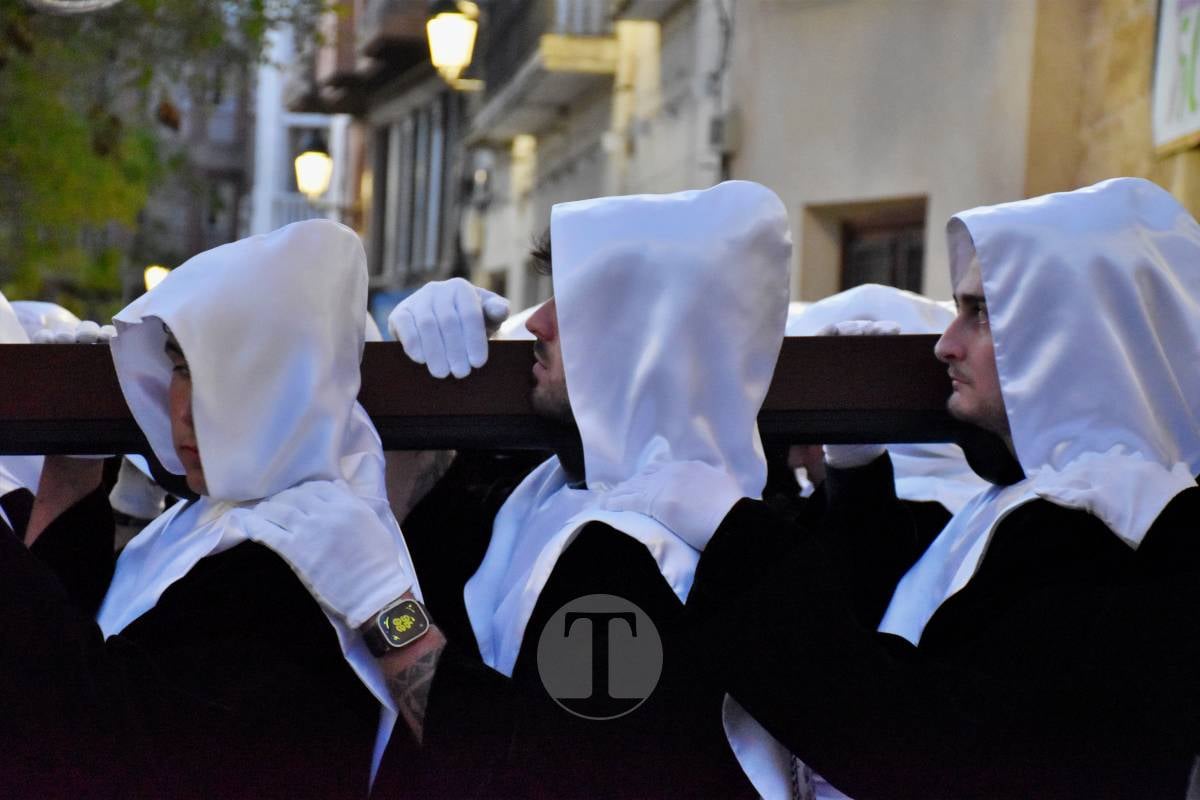 Solemnidad en las calles de Tomelloso con la procesión del Entierro de Cristo