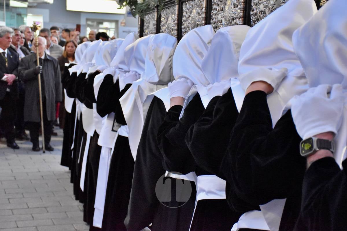 Solemnidad en las calles de Tomelloso con la procesión del Entierro de Cristo