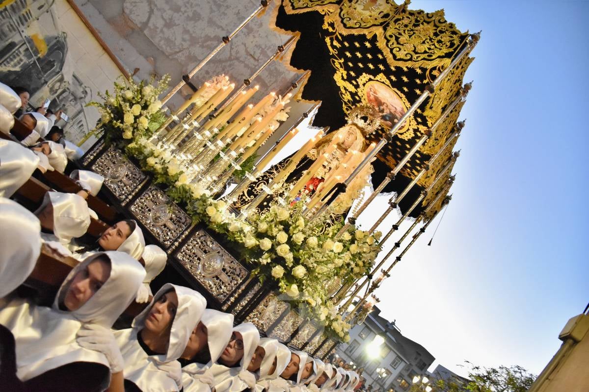 Solemnidad en las calles de Tomelloso con la procesión del Entierro de Cristo