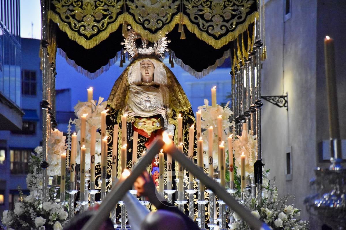 Solemnidad en las calles de Tomelloso con la procesión del Entierro de Cristo