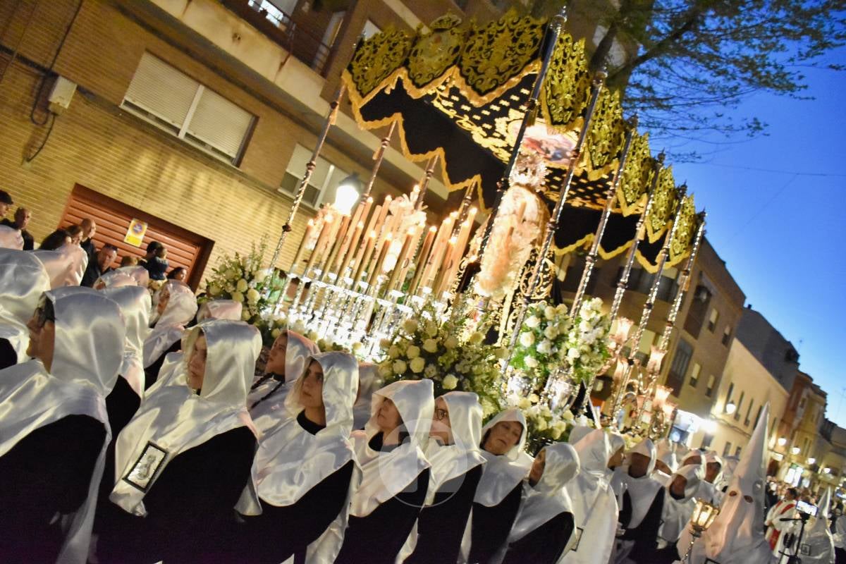 Solemnidad en las calles de Tomelloso con la procesión del Entierro de Cristo