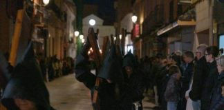 El eco de las cadenas rompe el silencio en la madrugada de Tomelloso Semana Santa de Tomelloso 2026