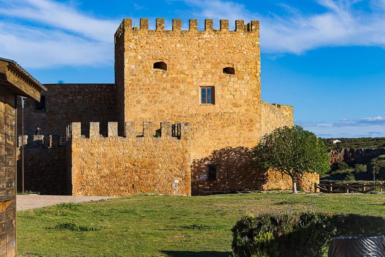 Ver las estrellas desde el Castillo de Peñarroya: ahora es Destino Starlight