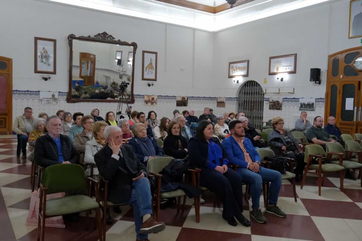 Santiago Arroyo reivindica en el Casino de Tomelloso la figura del Obrero como motor del Tomelloso moderno