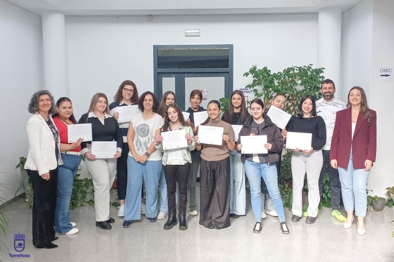 Más cerca del mercado laboral: 15 alumnas terminan el taller de “Aula Matinal” en Tomelloso