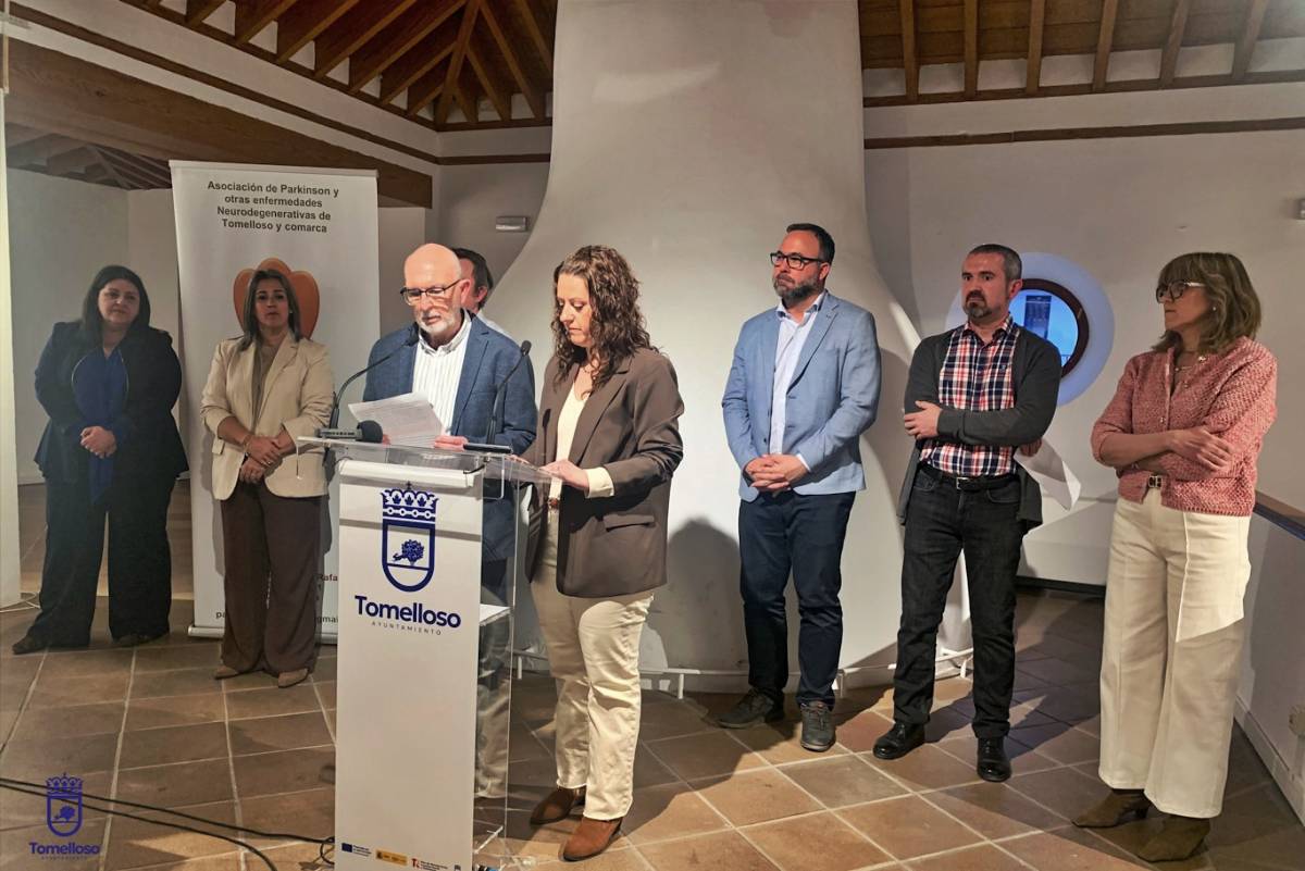 El arte como refugio frente al Parkinson en la exposición de Luis Benito