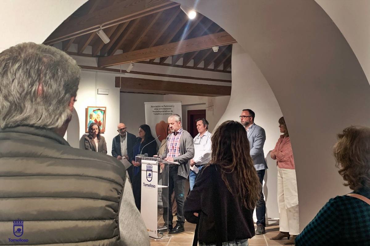 El arte como refugio frente al Parkinson en la exposición de Luis Benito