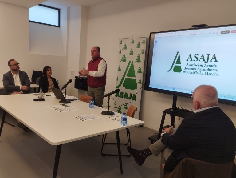 ASAJA Ciudad Real alerta en Tomelloso de la grave plaga de conejos y exige medidas urgentes