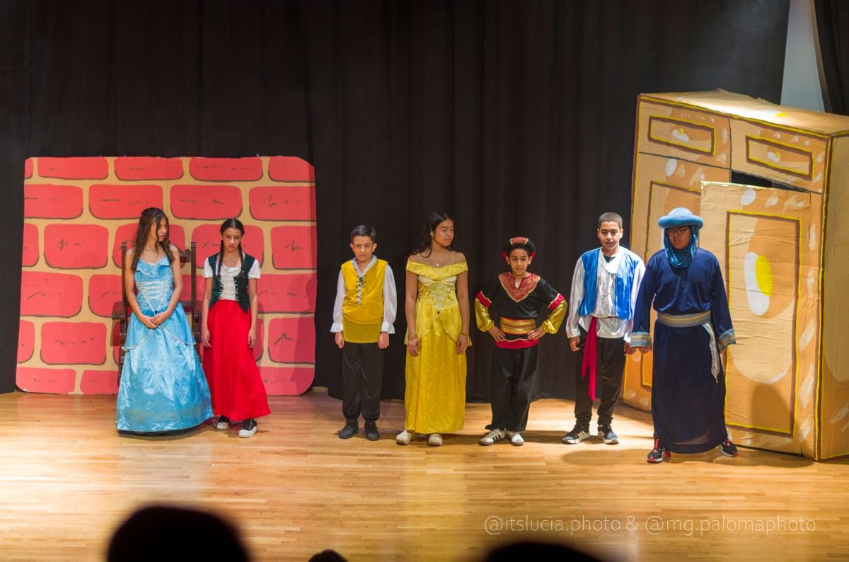 El CEIP Embajadores lleva a escena “La rebelión en el mundo de los cuentos”