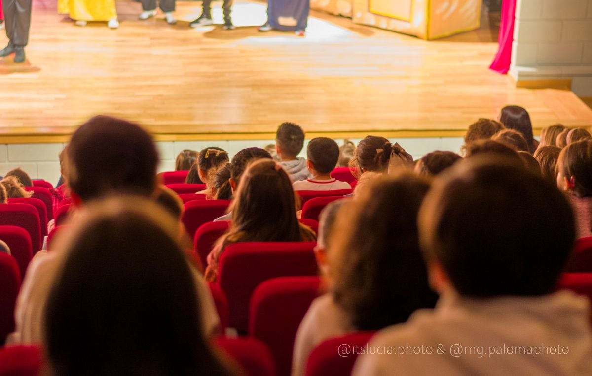 El CEIP Embajadores lleva a escena “La rebelión en el mundo de los cuentos”