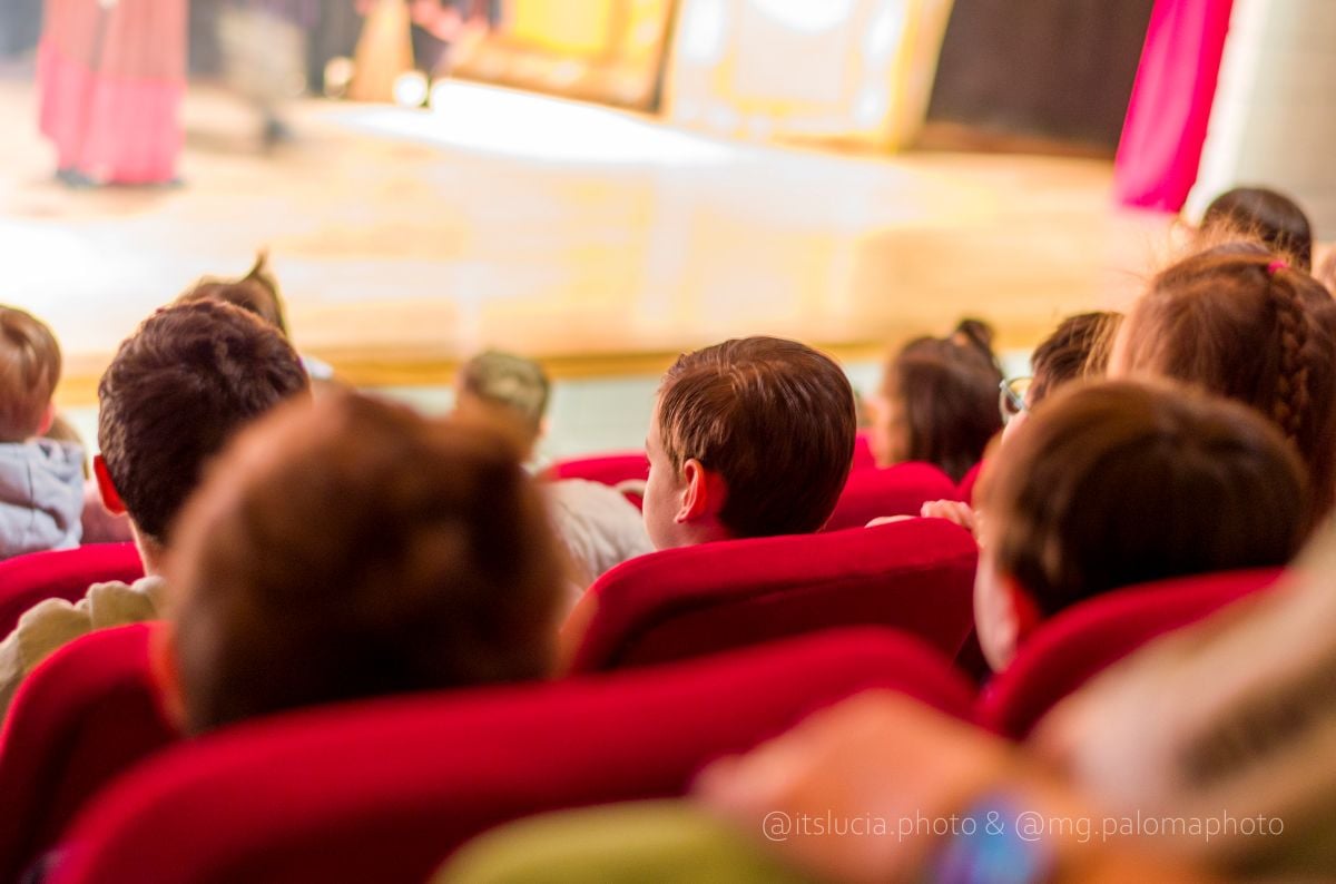 El CEIP Embajadores lleva a escena “La rebelión en el mundo de los cuentos”