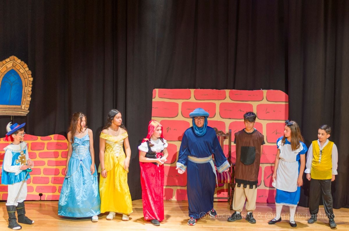 El CEIP Embajadores lleva a escena “La rebelión en el mundo de los cuentos”
