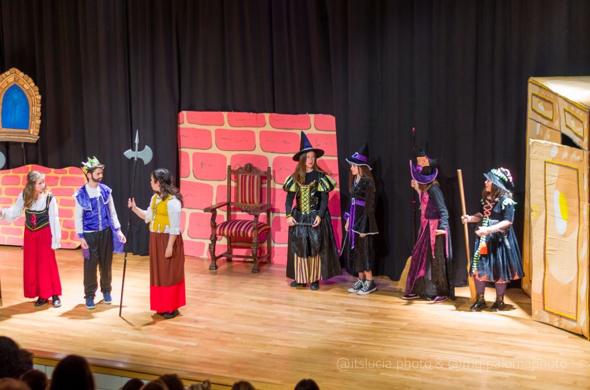 El CEIP Embajadores lleva a escena “La rebelión en el mundo de los cuentos”