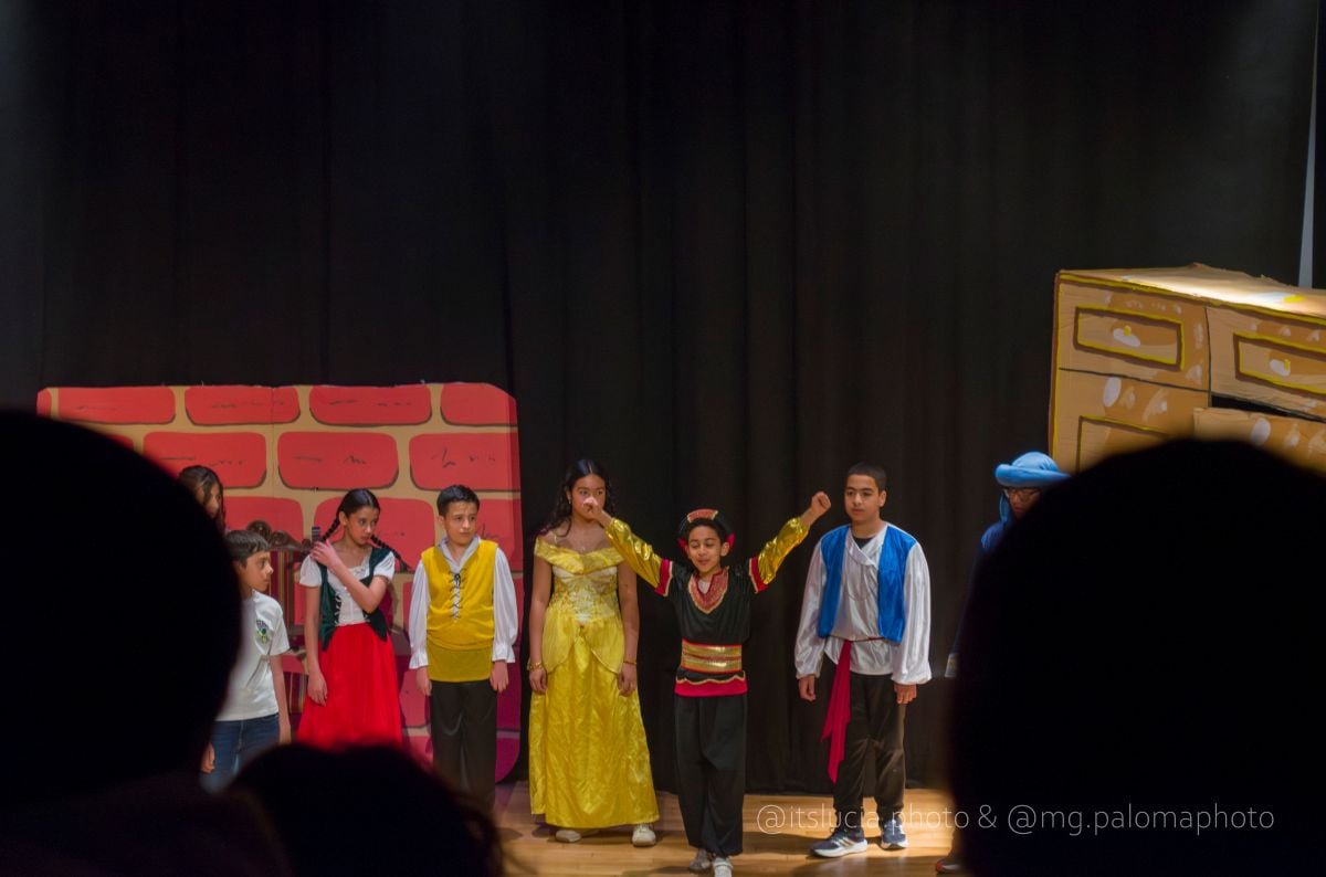 El CEIP Embajadores lleva a escena “La rebelión en el mundo de los cuentos”