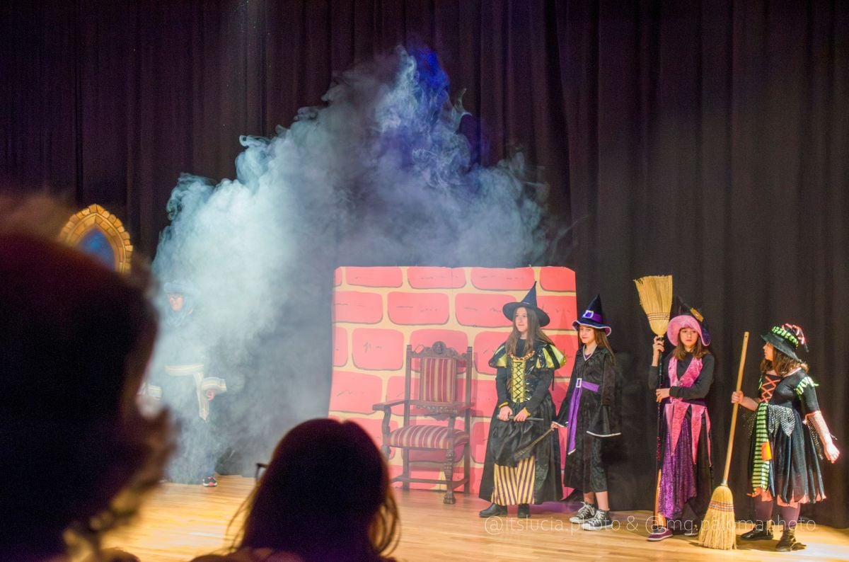 El CEIP Embajadores lleva a escena “La rebelión en el mundo de los cuentos”