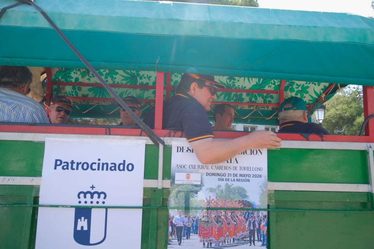 Los carreros de Tomelloso llenan de tradición el Día de la Región con su desfile de reata
