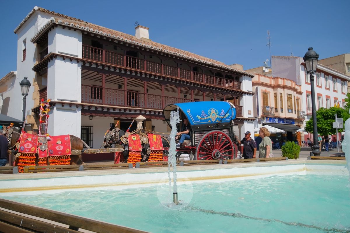 Los carreros de Tomelloso llenan de tradición el Día de la Región con su desfile de reata