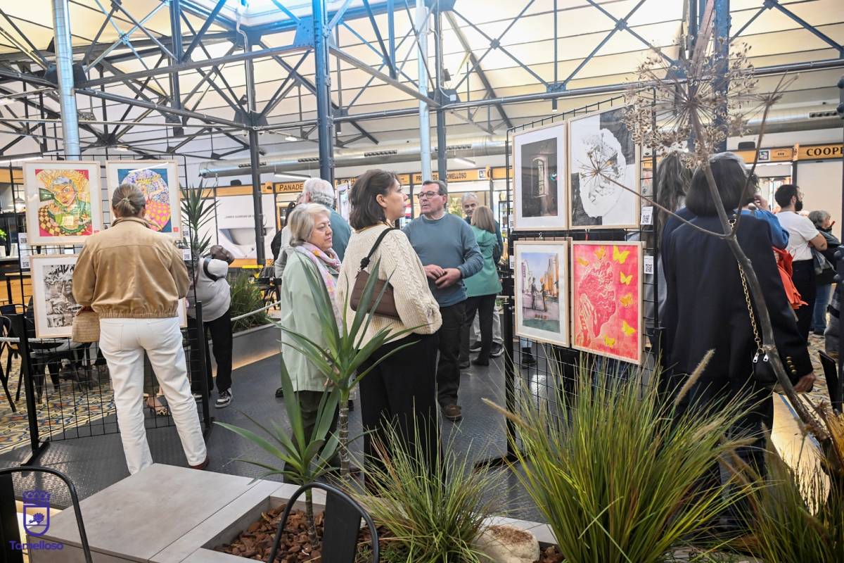 Tomelloso llena de arte el Mercado de Abastos con la sorprendente exposición ‘Combustión Espontánea’