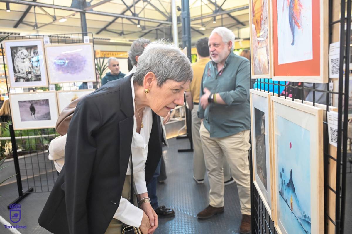 Tomelloso llena de arte el Mercado de Abastos con la sorprendente exposición ‘Combustión Espontánea’