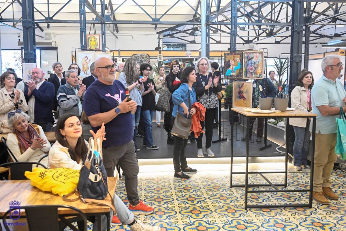 Tomelloso llena de arte el Mercado de Abastos con la sorprendente exposición ‘Combustión Espontánea’