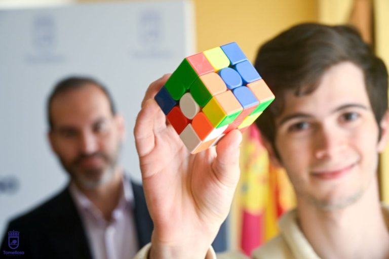 Resolver cubos de rubik en tiempo récord: Tomelloso acoge un campeonato nacional este finde