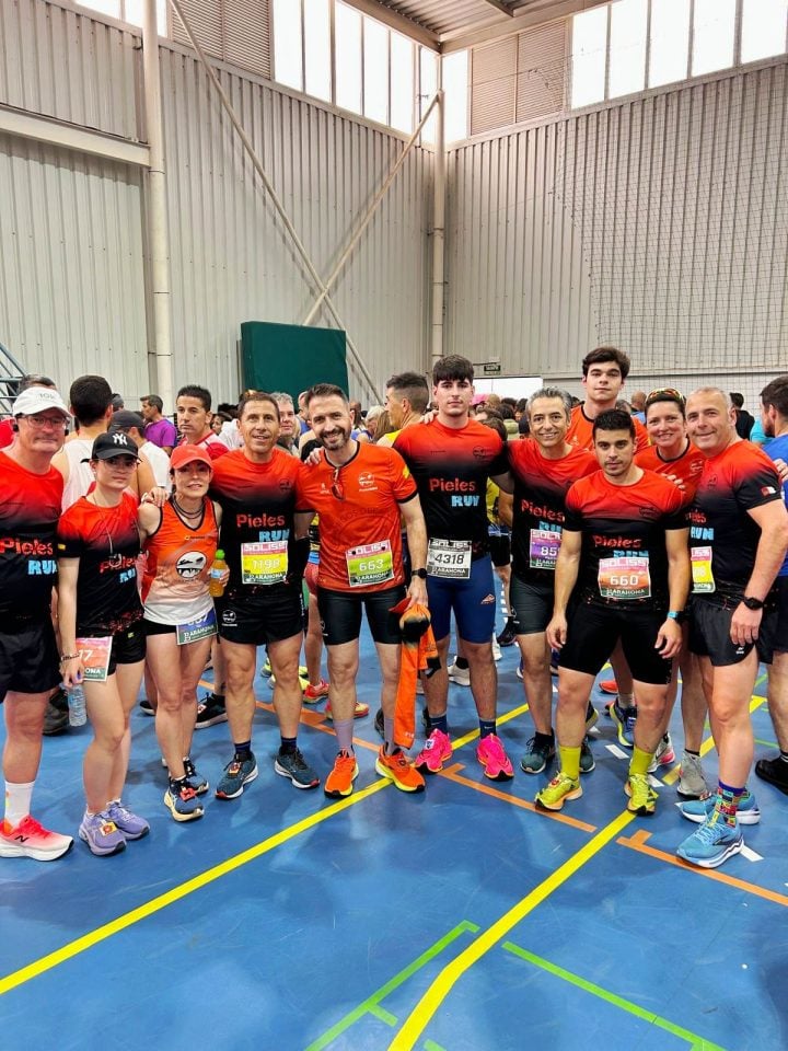 Los Pieles Run dejan huella en la 10K de Manzanares con 18 corredores en meta