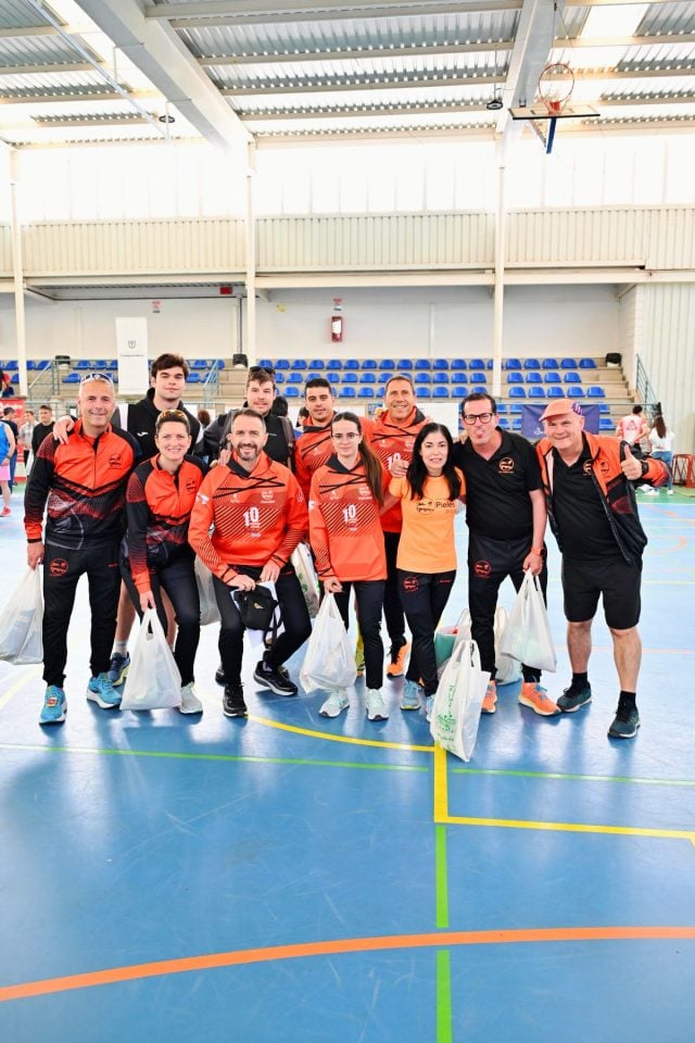 Los Pieles Run dejan huella en la 10K de Manzanares con 18 corredores en meta