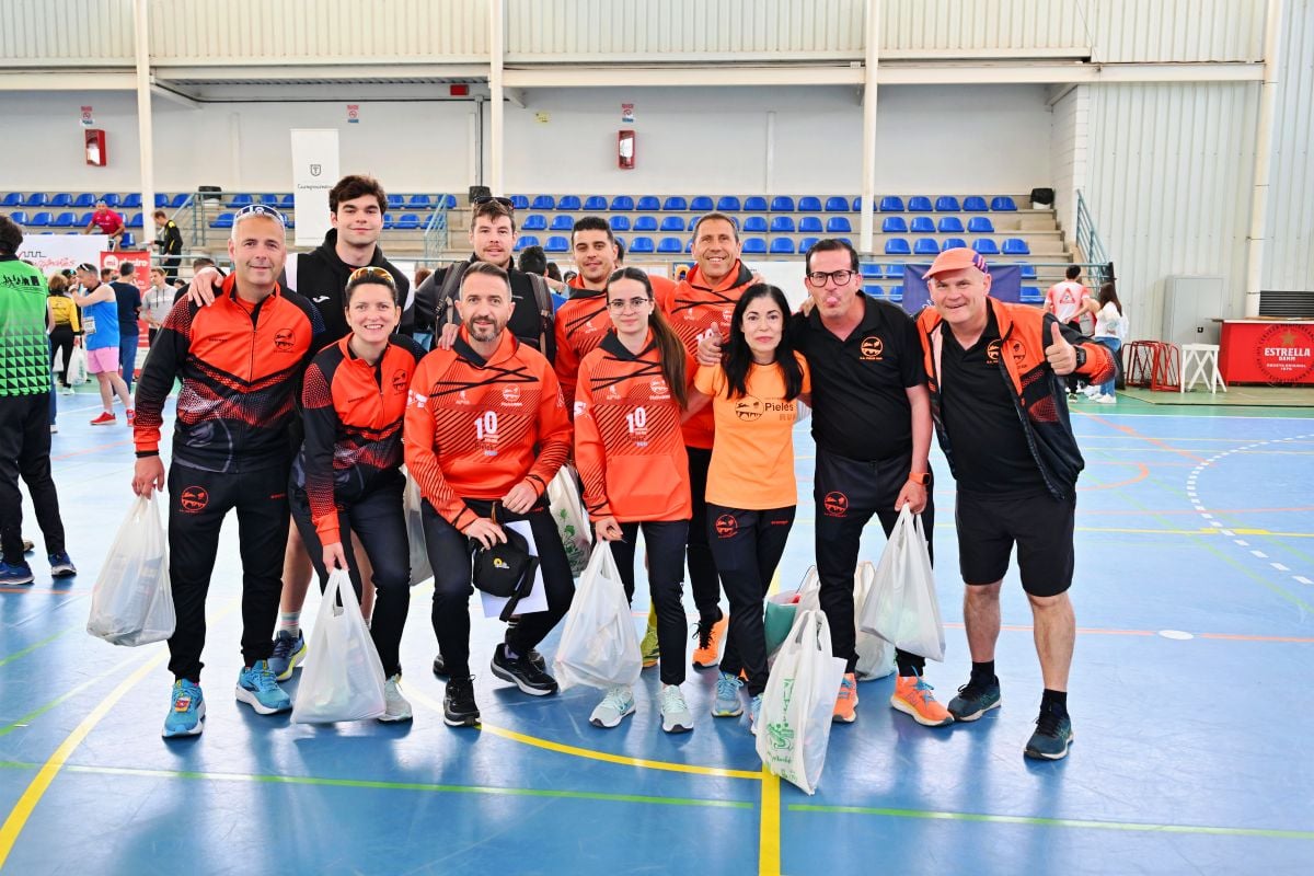 Los Pieles Run dejan huella en la 10K de Manzanares con 18 corredores en meta