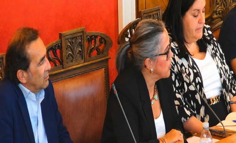 El Pleno de mayo de Tomelloso aprueba cambios económicos y vive un intenso debate sobre inmigración y biometano