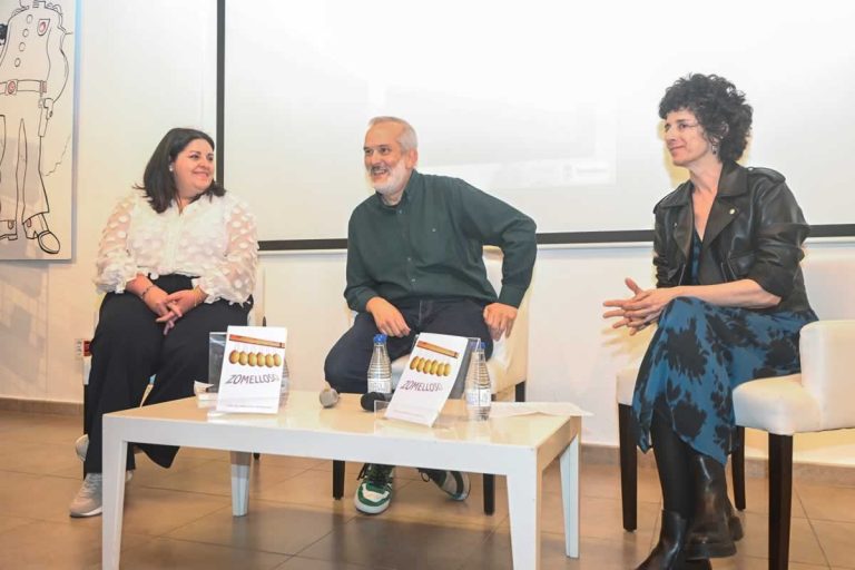 Carlos Naranjo convierte Tomelloso en la ciudad capaz de salvar a la humanidad en su primera novela