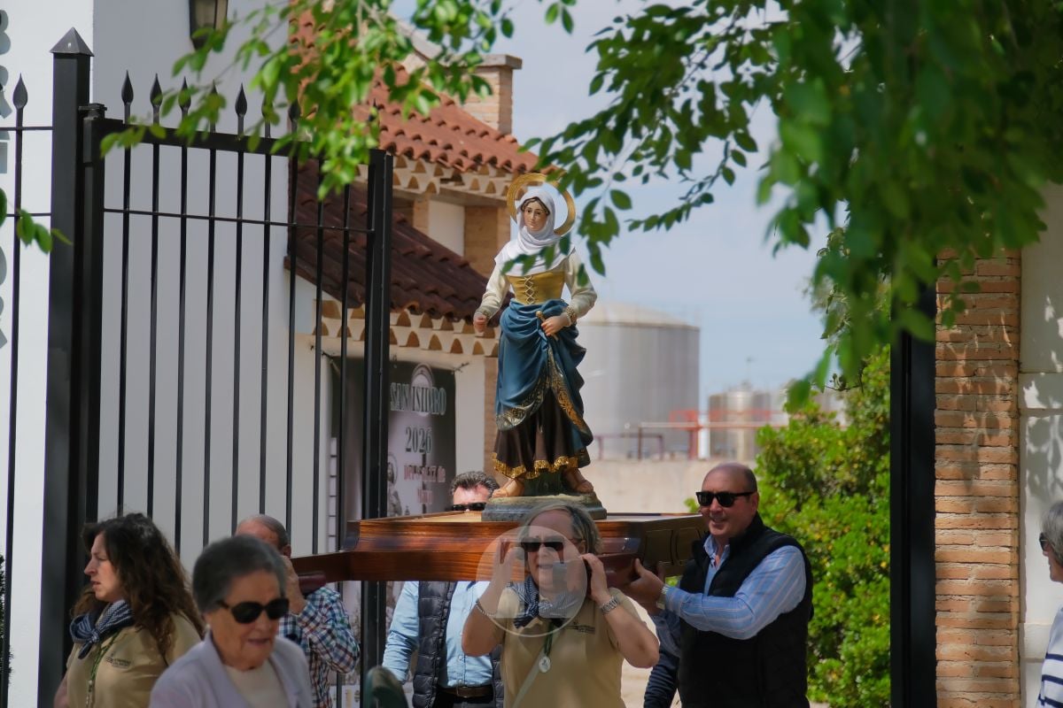 San Isidro cierra sus fiestas en Tomelloso con procesión y medio centenar de tractores