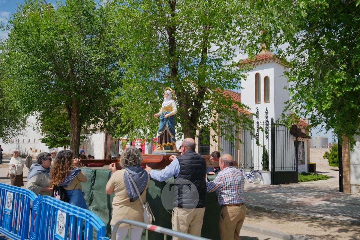 San Isidro cierra sus fiestas en Tomelloso con procesión y medio centenar de tractores