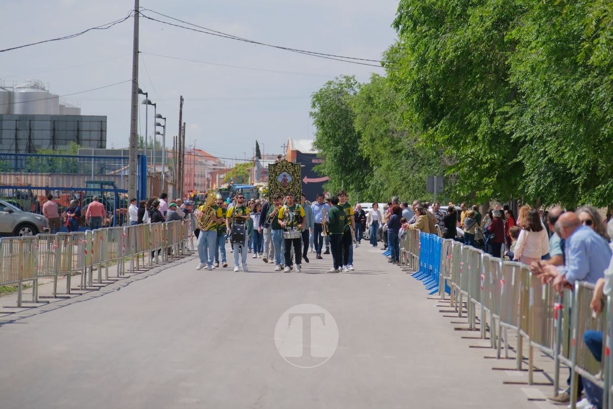 San Isidro cierra sus fiestas en Tomelloso con procesión y medio centenar de tractores