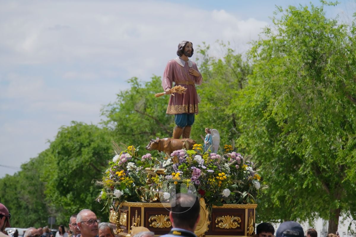 San Isidro cierra sus fiestas en Tomelloso con procesión y medio centenar de tractores