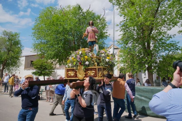 San Isidro cierra sus fiestas en Tomelloso con procesión y medio centenar de tractores