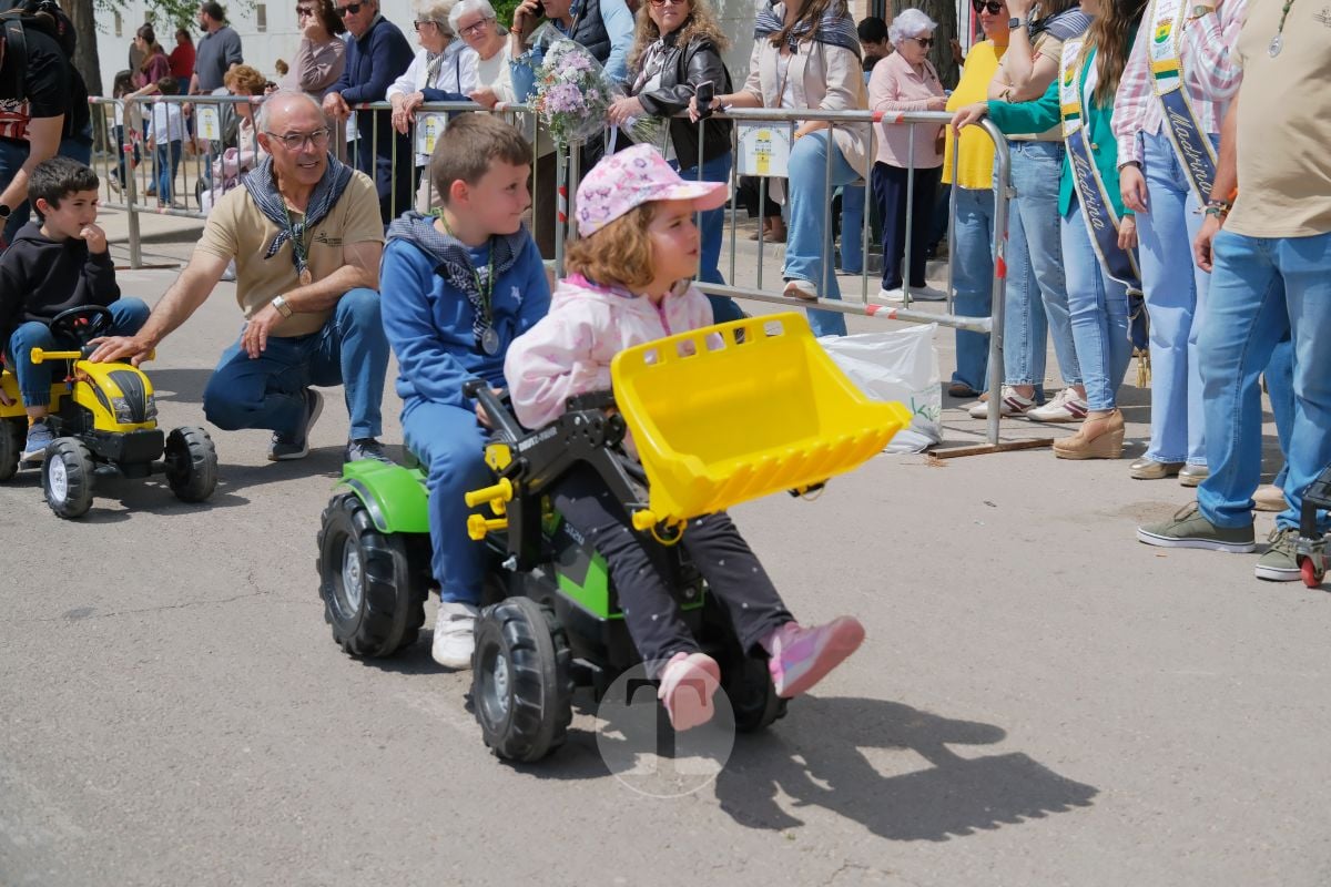 San Isidro cierra sus fiestas en Tomelloso con procesión y medio centenar de tractores
