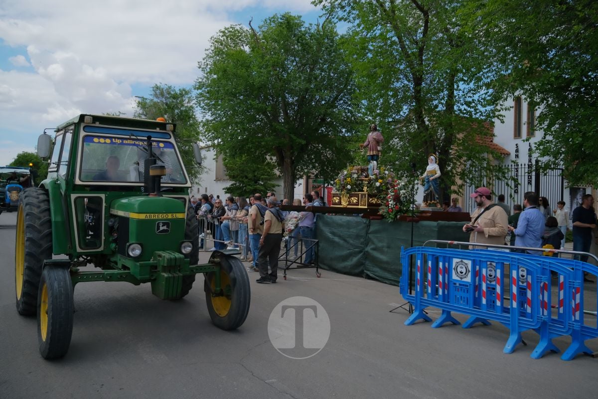 San Isidro cierra sus fiestas en Tomelloso con procesión y medio centenar de tractores