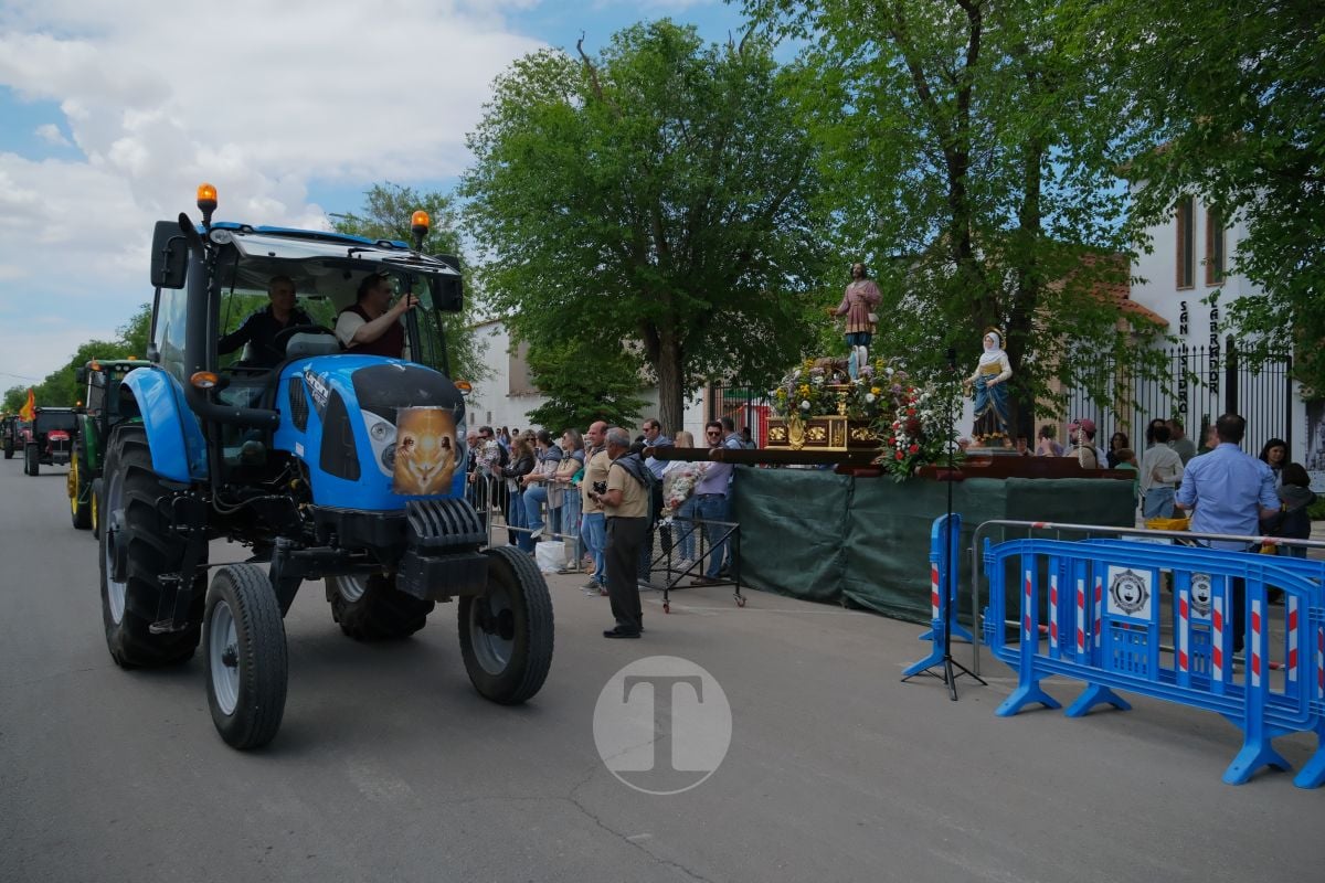 San Isidro cierra sus fiestas en Tomelloso con procesión y medio centenar de tractores