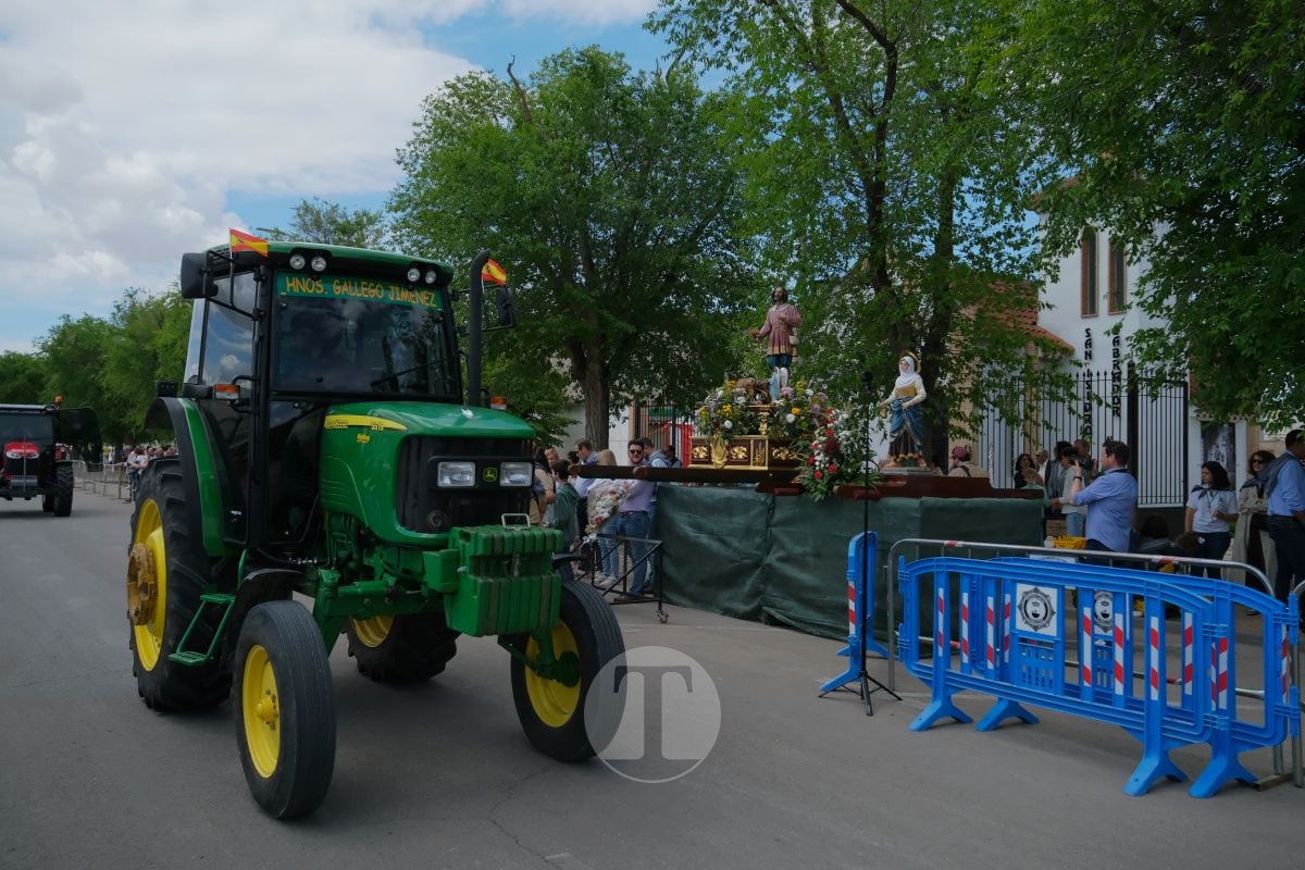 San Isidro cierra sus fiestas en Tomelloso con procesión y medio centenar de tractores
